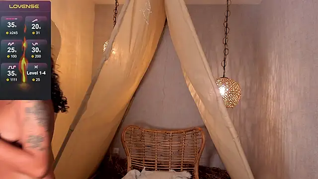 Ariella Ruiz online show from January 10, 6:28 pm