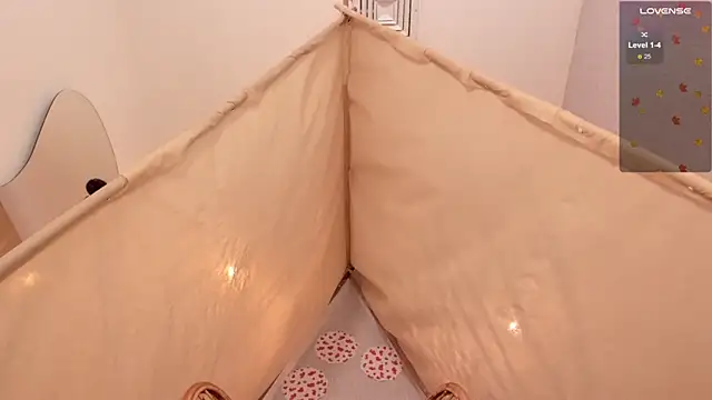 Ariella Ruiz online show from March 6, 6:37 pm