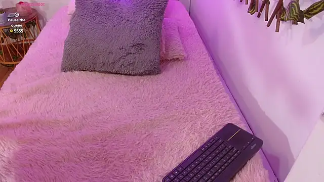 Snapshot of sweet_blueberry_ chatting on March 7, 4:22 pm sweet blueberry online show from March 7, 4:22 pm