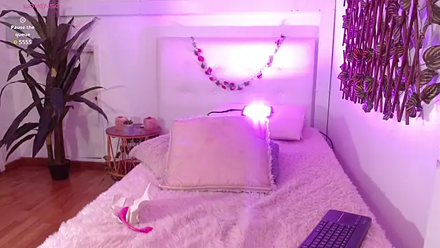 Snapshot of sweet_blueberry_ chatting on March 10, 4:46 pm sweet blueberry online show from March 10, 4:46 pm