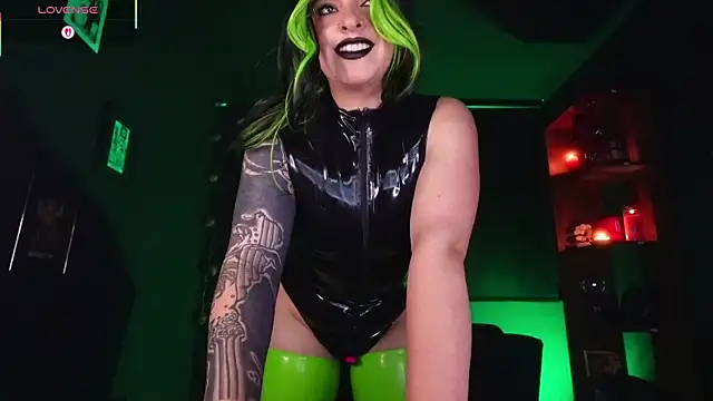 Snapshot of YourMissAlice chatting on November 9, 8:18 pm YourMissAlice online show from November 9, 8:18 pm