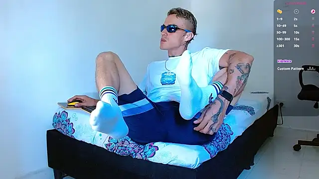 bray hotboy777 online show from September 28, 8:03 pm