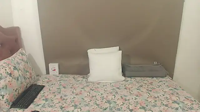 Snapshot of kimberlyjamexxx chatting on October 17, 3:53 am kimberlyjamexxx online show from October 17, 3:53 am