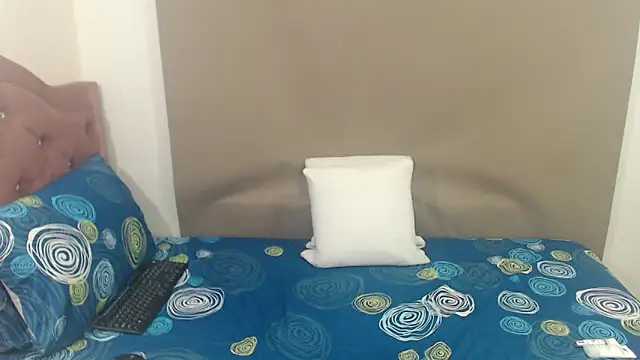 Snapshot of kimberlyjamexxx chatting on February 27, 4:23 am kimberlyjamexxx online show from February 27, 4:23 am