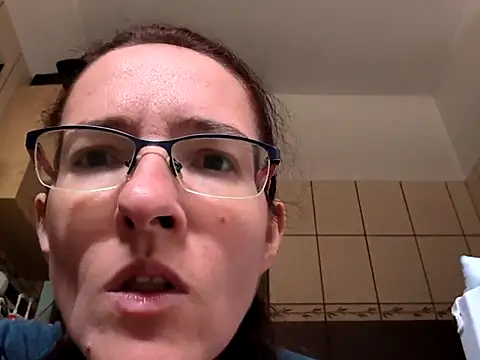 Snapshot of Milky_hairy_mommy chatting on October 2, 8:43 am Milky hairy mommy online show from October 2, 8:43 am