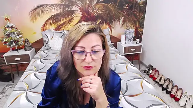 eviajoness online show from December 12, 4:26 am