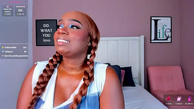 Britanymooree online show from September 26, 7:51 pm