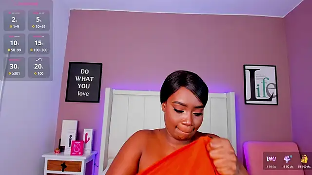 Britanymooree online show from October 30, 7:36 pm