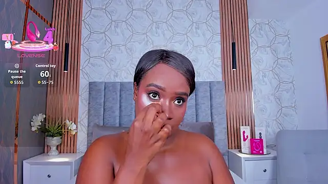 Britanymooree online show from February 3, 7:30 pm