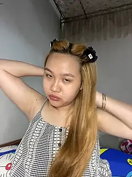 Odette68 online show from May 7, 1:11 am