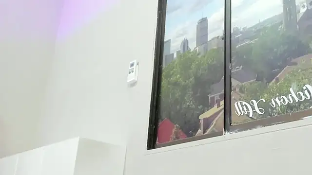 Littleolivia  online show from February 11, 12:58 pm