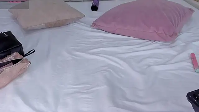 Littleolivia  online show from March 20, 1:15 pm