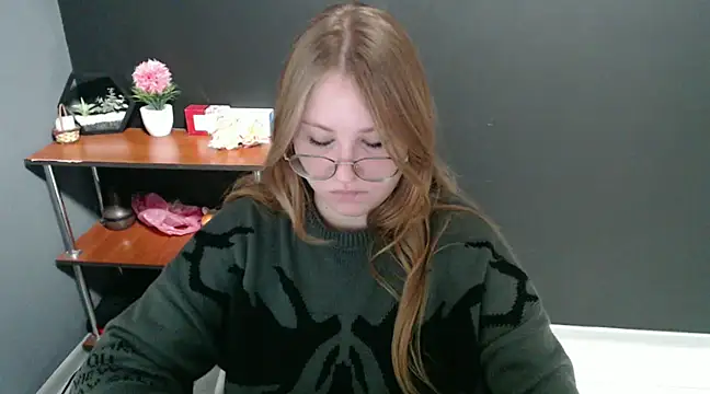 lady minx online show from December 4, 12:25 pm