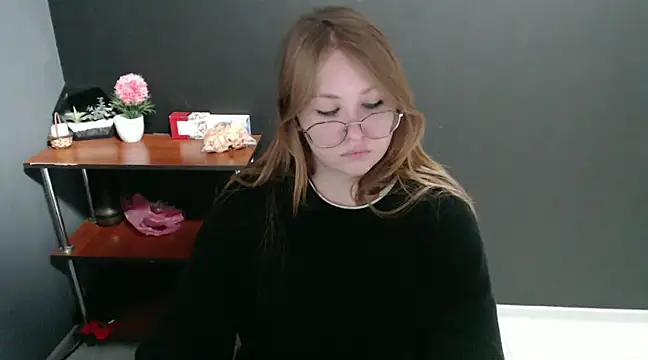 lady minx online show from December 6, 11:11 am