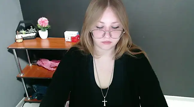 lady minx online show from December 16, 7:26 am