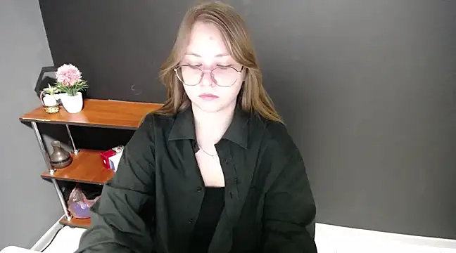 lady minx online show from February 26, 7:20 am