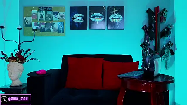 Snapshot of selena_rogue chatting on September 26, 11:25 am selena rogue online show from September 26, 11:25 am