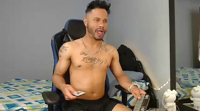 Snapshot of Sebastian_lugo chatting on March 8, 8:25 pm Sebastian lugo online show from March 8, 8:25 pm