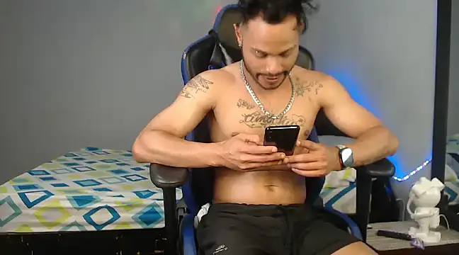 Snapshot of Sebastian_lugo chatting on March 8, 11:28 pm Sebastian lugo online show from March 8, 11:28 pm