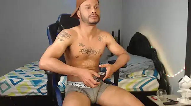 Snapshot of Sebastian_lugo chatting on March 10, 10:55 pm Sebastian lugo online show from March 10, 10:55 pm