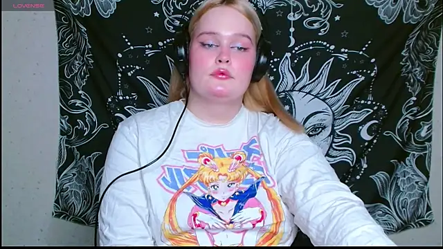 Snapshot of rozzhaos8 chatting on February 15, 6:59 pm rozzhaos8 online show from February 15, 6:59 pm