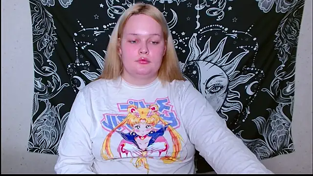 Snapshot of rozzhaos8 chatting on February 17, 7:53 pm rozzhaos8 online show from February 17, 7:53 pm