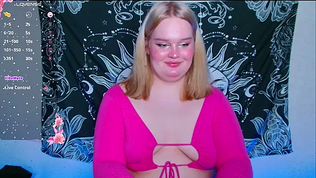 Snapshot of rozzhaos8 chatting on March 5, 6:04 pm rozzhaos8 online show from March 5, 6:04 pm