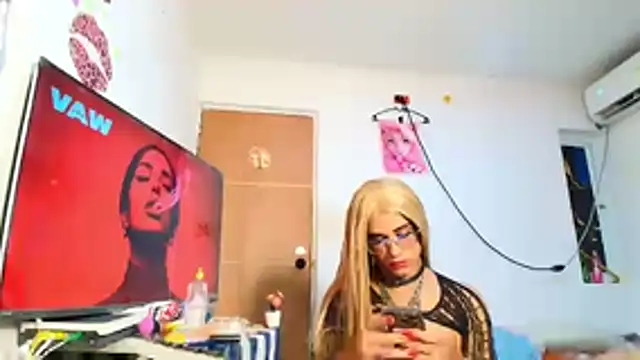 mia foxts online show from May 22, 9:59 am