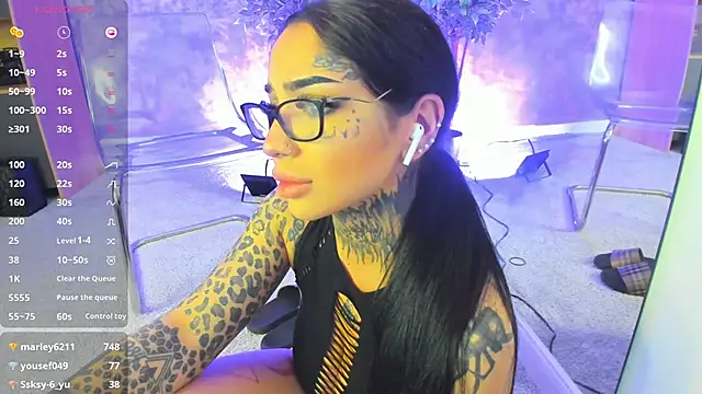 Snapshot of CreamyInkky_ chatting on September 24, 6:11 pm CreamyInkky  online show from September 24, 6:11 pm