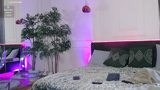 Snapshot of CreamyInkky_ chatting on October 30, 8:27 am CreamyInkky  online show from October 30, 8:27 am