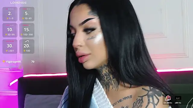 Snapshot of CreamyInkky_ chatting on October 31, 3:51 am CreamyInkky  online show from October 31, 3:51 am