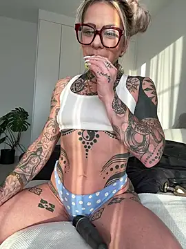 Divina X  online show from May 6, 4:12 pm