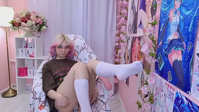 Coconut Mia online show from October 9, 3:10 pm