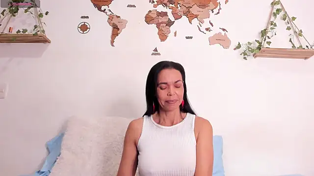 Evawalker  online show from December 29, 3:22 am