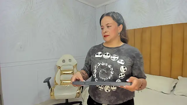 Daphne81  online show from January 29, 2:19 am