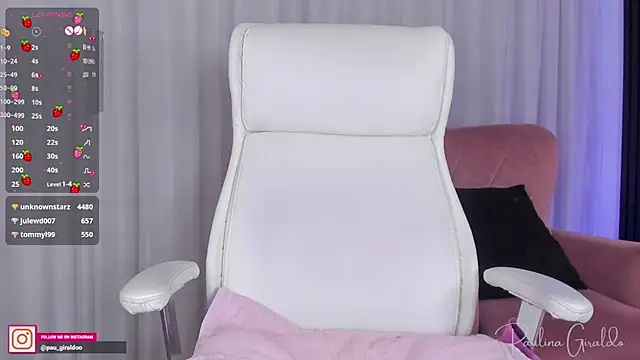 misspaulinaa online show from December 12, 8:36 am