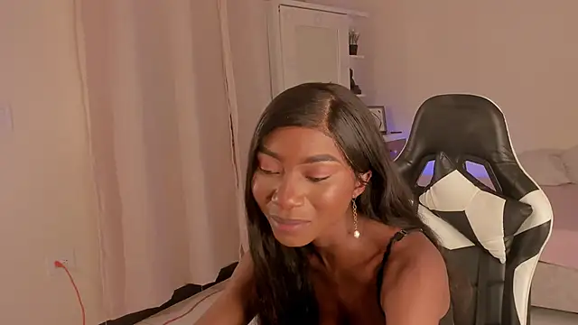 SavannahWildee online show from December 13, 8:15 pm