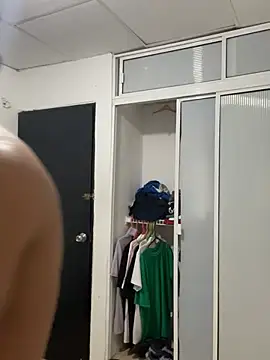 Snapshot of Mentriplex chatting on February 2, 12:20 am Mentriplex online show from February 2, 12:20 am