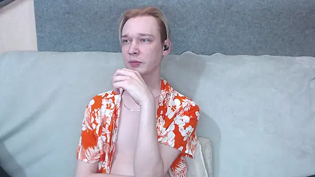 qustci-couple online show from March 3, 10:10 pm