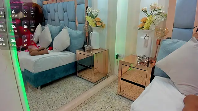 Snapshot of karina_mason chatting on October 24, 12:34 pm karina mason online show from October 24, 12:34 pm