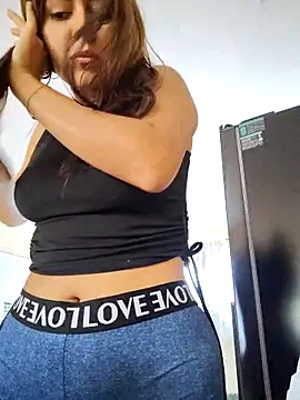 Snapshot of _maiahairy_ chatting on December 22, 12:35 pm maiahairy online show from December 22, 12:35 pm