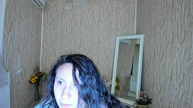 AishaRouhi online show from January 11, 5:10 am