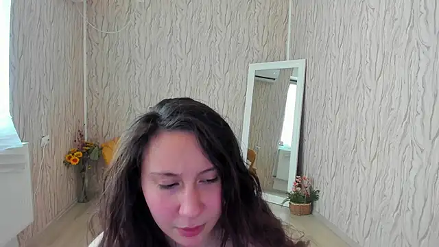 AishaRouhi online show from January 13, 11:30 am