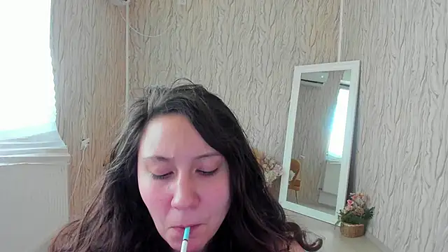 AishaRouhi online show from January 15, 8:30 am