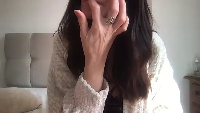 paolajonez online show from May 16, 1:54 pm