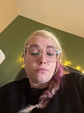 Snapshot of Lalalynn chatting on February 22, 10:30 pm Lalalynn online show from February 22, 10:30 pm