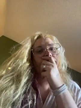 Snapshot of Lalalynn chatting on February 23, 4:15 pm Lalalynn online show from February 23, 4:15 pm