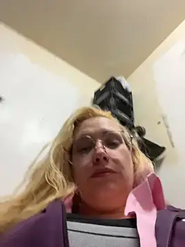 Snapshot of Lalalynn chatting on February 28, 8:48 am Lalalynn online show from February 28, 8:48 am