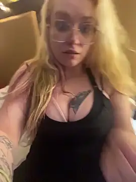 Snapshot of Lalalynn chatting on March 5, 1:40 pm Lalalynn online show from March 5, 1:40 pm