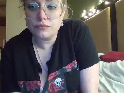 Snapshot of Lalalynn chatting on March 9, 4:05 am Lalalynn online show from March 9, 4:05 am